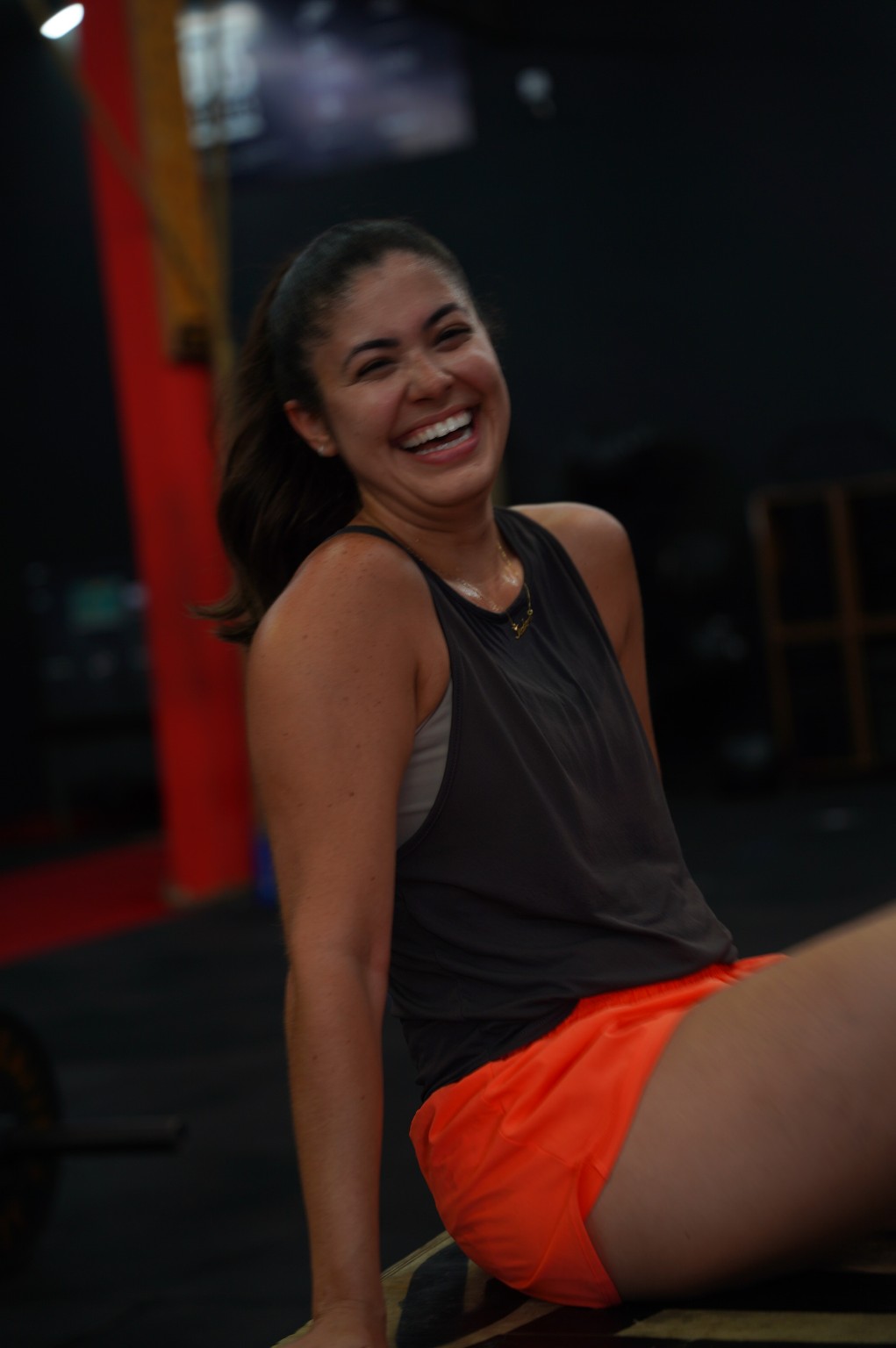 Aluna sorrindo após o treino
